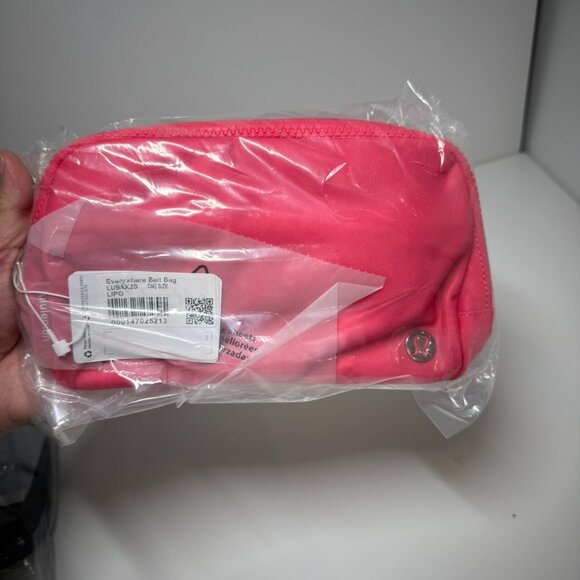 Lululemon Everywhere Belt Bag 1L Lip Gloss Color - Picture 1 of 2